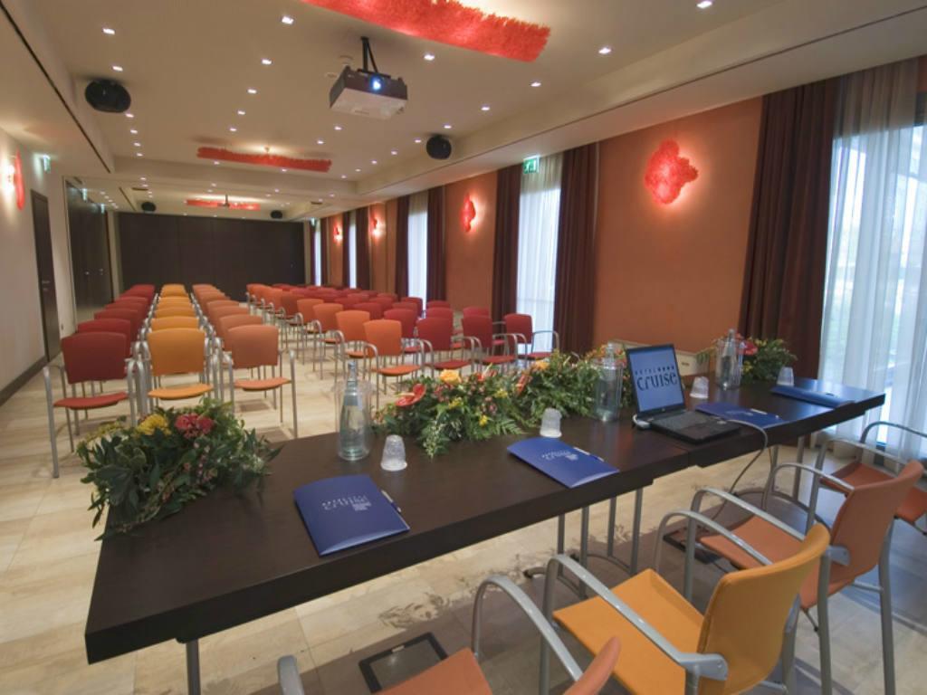 Hotel Cruise Lucino Съоръжения снимка