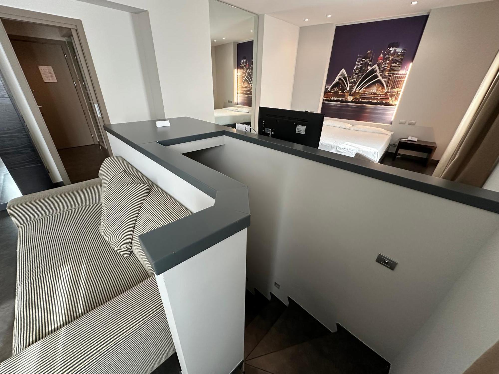 Hotel Cruise Lucino Екстериор снимка