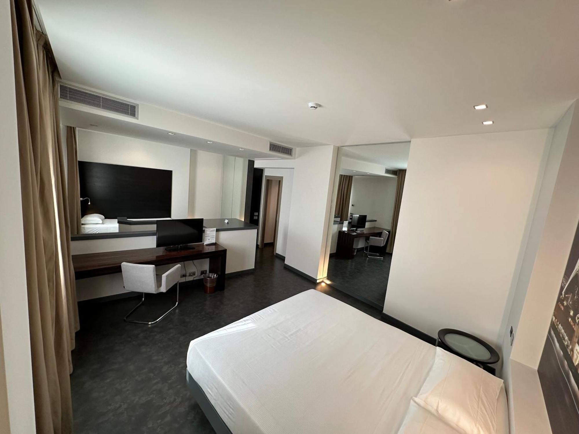 Hotel Cruise Lucino Екстериор снимка